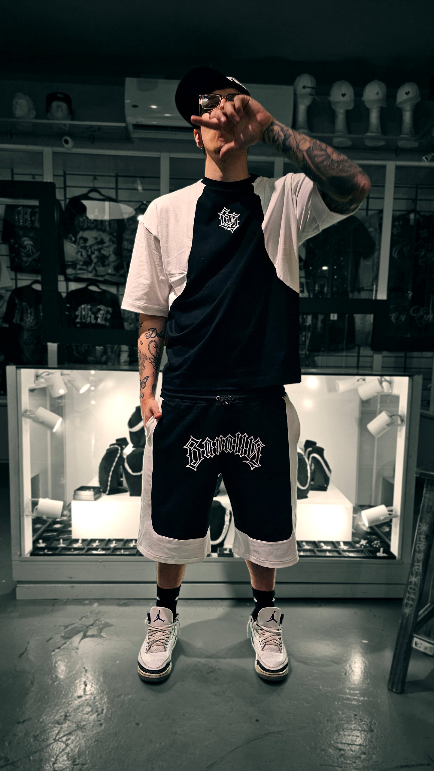 Remera BANALLY Combinada - Blanco y Negro