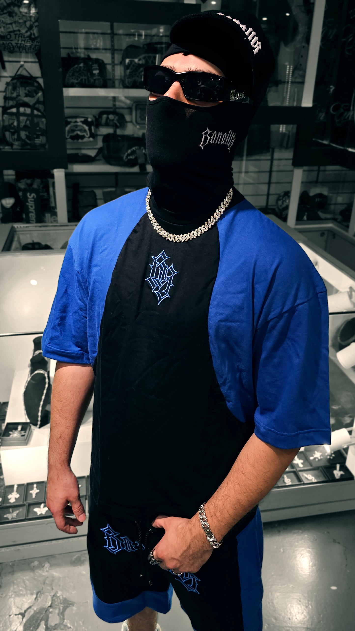 Remera BANALLY Combinada - Azul y Negro