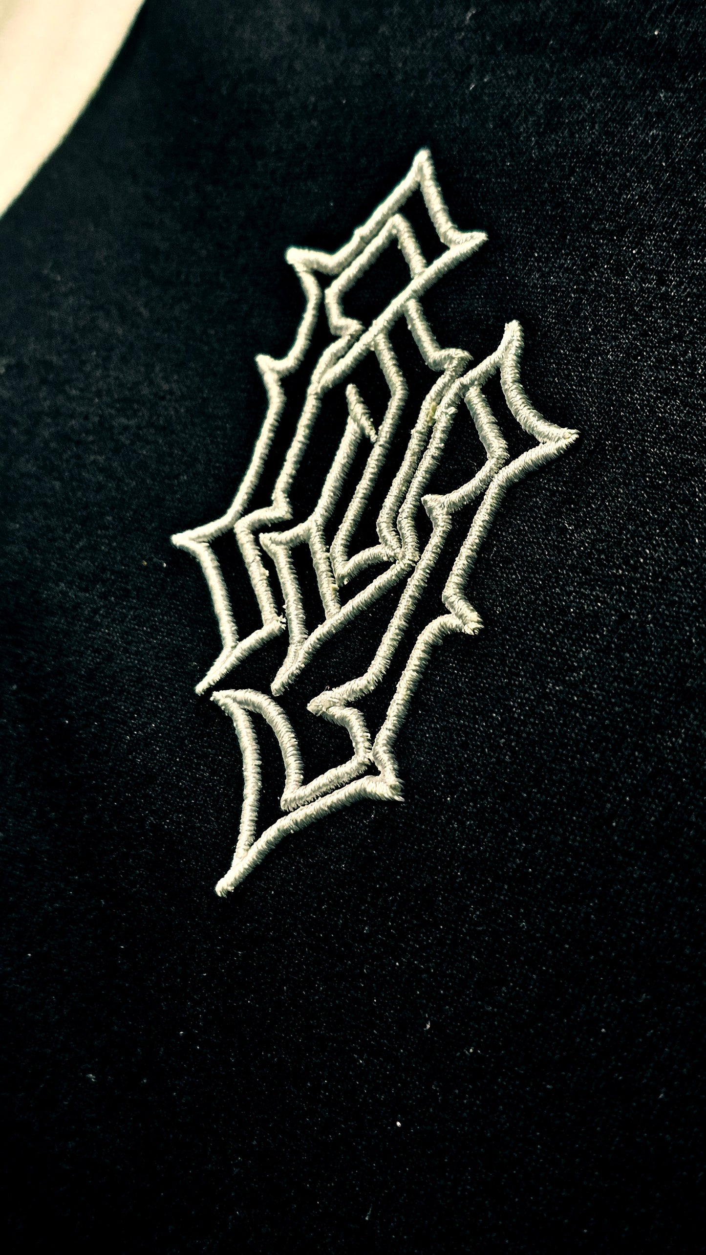 Remera BANALLY Combinada - Blanco y Negro