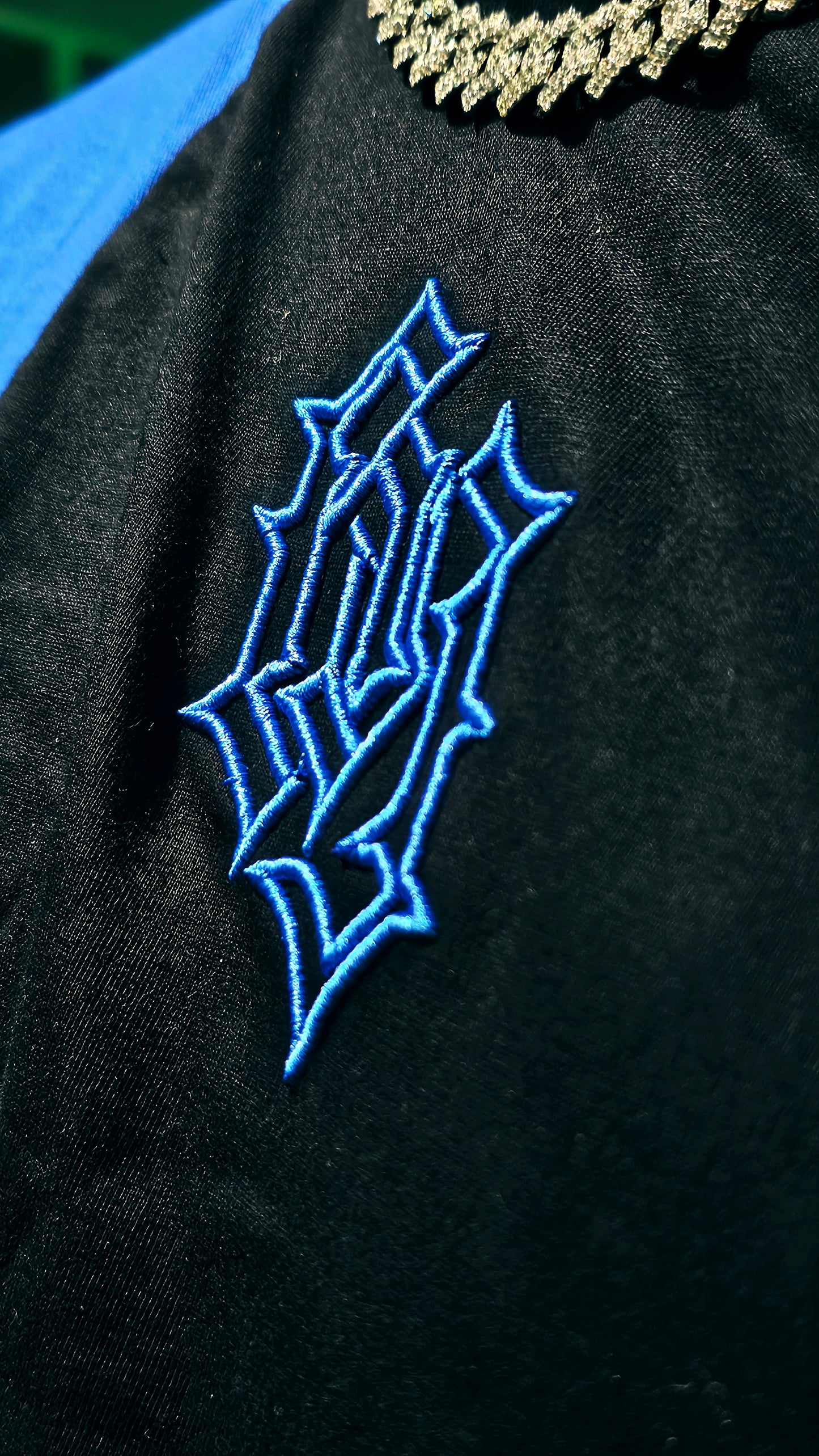 Remera BANALLY Combinada - Azul y Negro